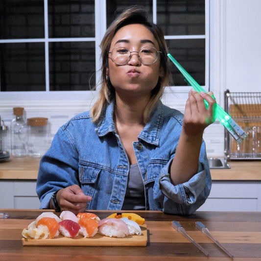 Lightsaber Chopsticks™ | Een creatieve en leuke manier van eten - HYPEBAY NL